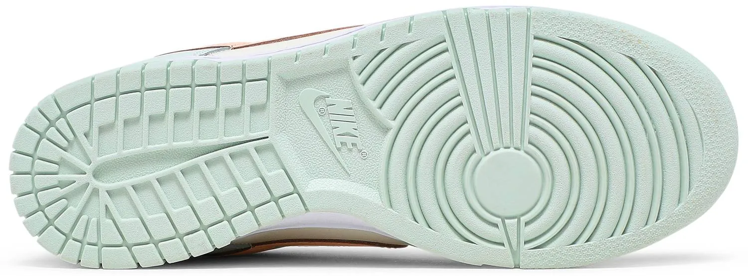 Dunk Low 'Barely Green' (W)